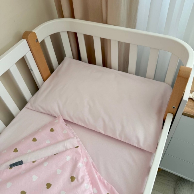 Set lenjerie de schimb pentru patut bebe 3 piese Inimioare roz (4)